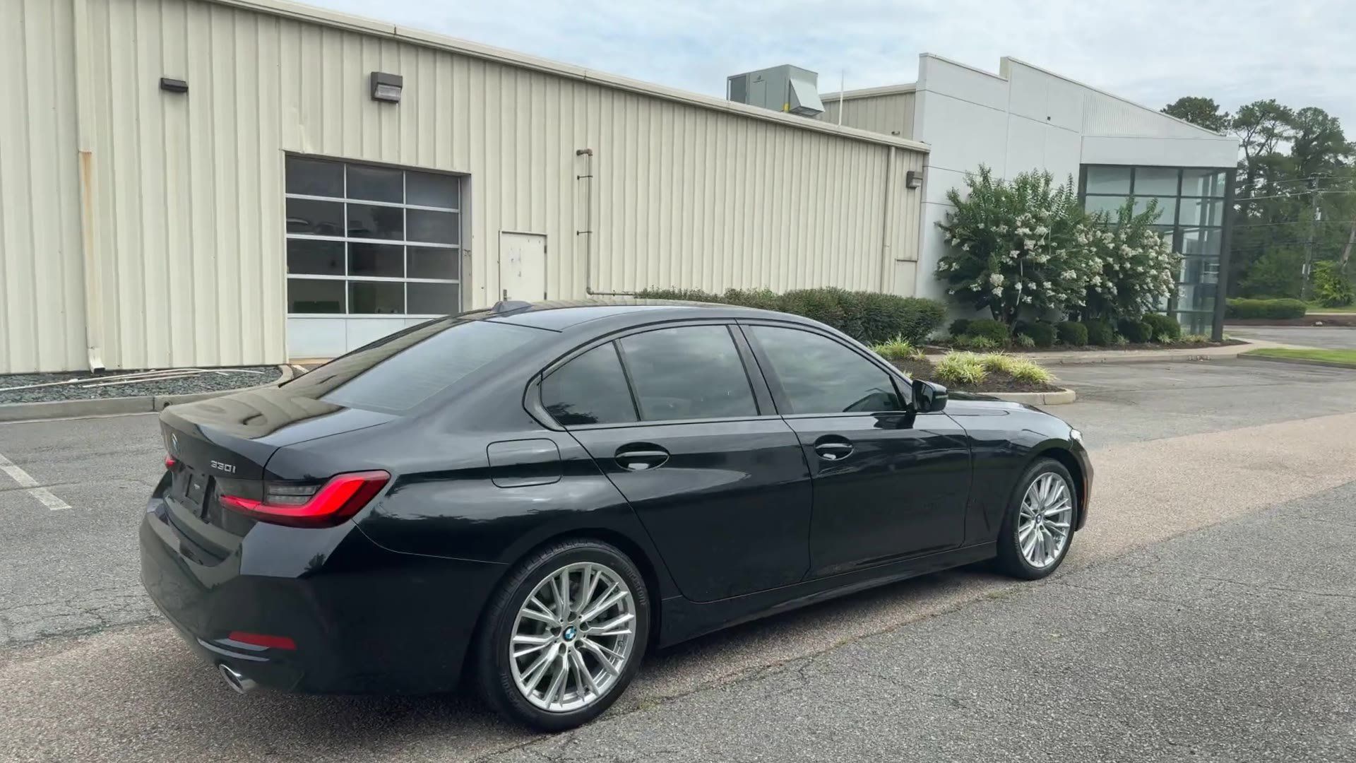 Used 2023 BMW 330i xDrive Sedan w/ Driving Assistance Package AWD/4WD image 2