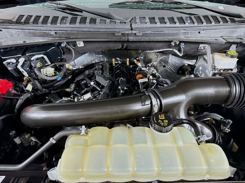 Used 2022 Ford Expedition XLT AWD/4WD image 38