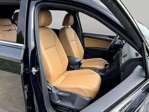 Used 2023 Volkswagen Tiguan SE FWD image 8