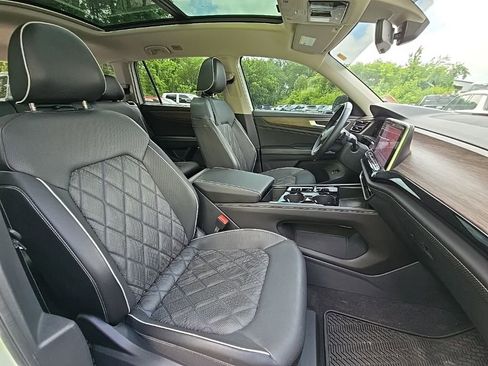 Used 2024 Volkswagen Atlas SEL Premium R-Line AWD/4WD image 17