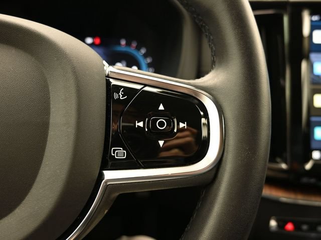 Used 2023 Volvo XC60 B5 Ultimate w/ Climate Package FWD image 24