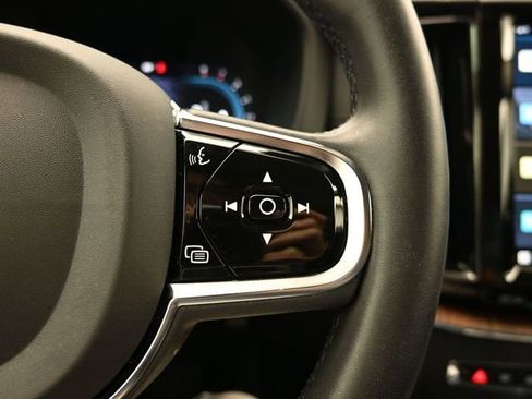 Used 2023 Volvo XC60 B5 Ultimate w/ Climate Package image 24