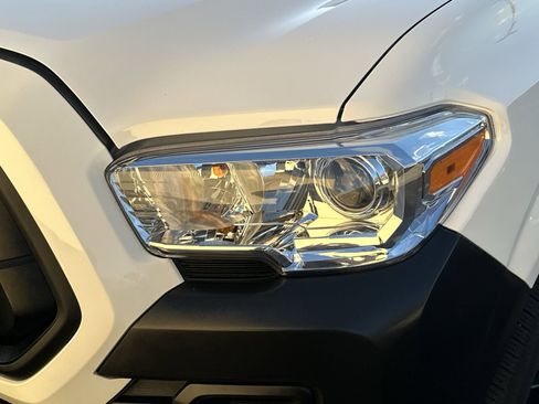 Used 2022 Toyota Tacoma SR image 11