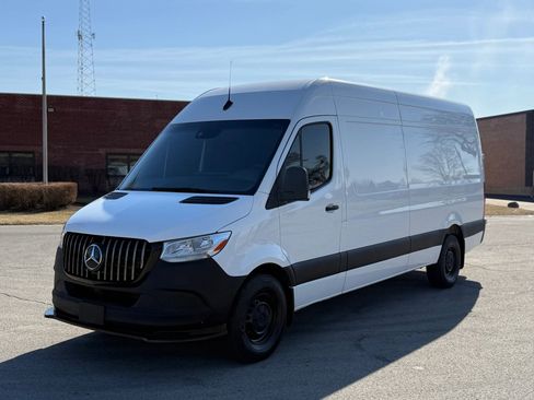 Used 2021 Mercedes-Benz Sprinter 2500 w/ Premium Package image 3