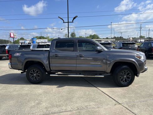 Used 2021 Toyota Tacoma SR5 image 3