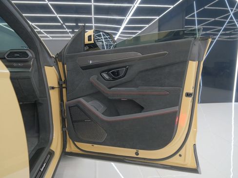 Used 2023 Lamborghini Urus Performante AWD/4WD image 46