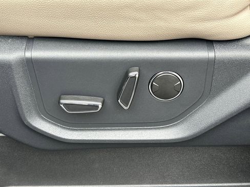 Used 2024 Ford Expedition Limited image 23