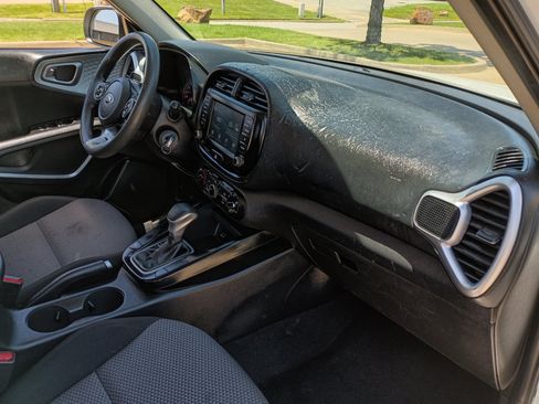 Used 2020 Kia Soul LX image 17