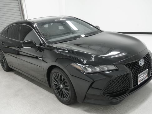 Used 2019 Toyota Avalon XSE w/ All Weather Liner Package FWD image 3