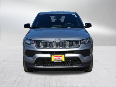Used 2023 Jeep Compass Sport image 2