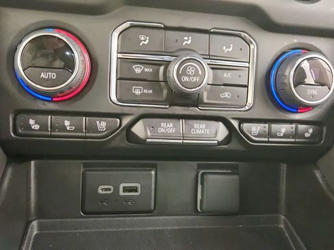 Used 2024 Chevrolet Tahoe Premier image 32