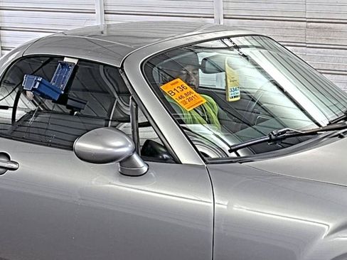 Used 2011 MAZDA MX-5 Miata Grand Touring w/ Premium Pkg RWD image 18