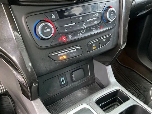 Used 2017 Ford Escape SE w/ SE Sport Appearance Package image 31