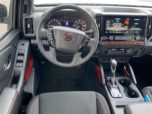 Used 2025 Nissan Frontier PRO-4X AWD/4WD image 9