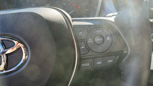 Used 2025 Toyota Corolla SE w/ SE Package FWD image 10
