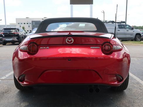 Used 2021 MAZDA MX-5 Miata Club RWD image 9