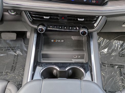Certified 2025 Chevrolet Tahoe Z71 AWD/4WD image 18