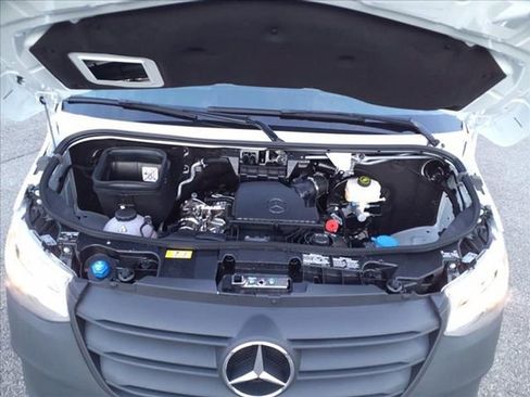 Used 2024 Mercedes-Benz Sprinter 2500 image 6