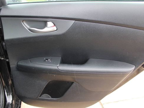 Used 2019 Kia Forte LXS FWD image 5
