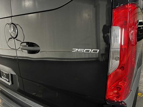 Used 2022 Mercedes-Benz Sprinter 2500 image 15
