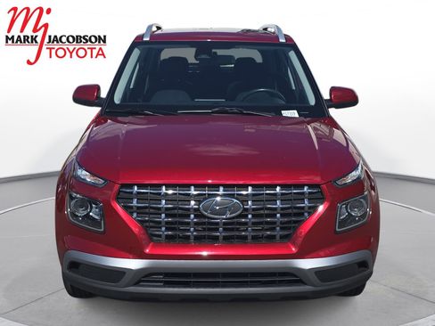 Used 2024 Hyundai Venue SEL image 3