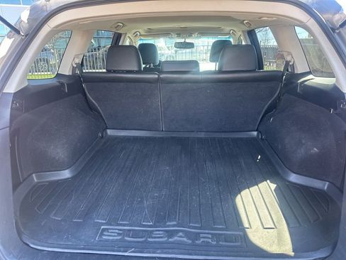 Used 2011 Subaru Outback 3.6R Limited w/ PWR Moonroof Pkg image 12