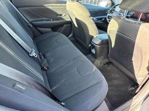 Used 2024 Hyundai Elantra SEL FWD image 5