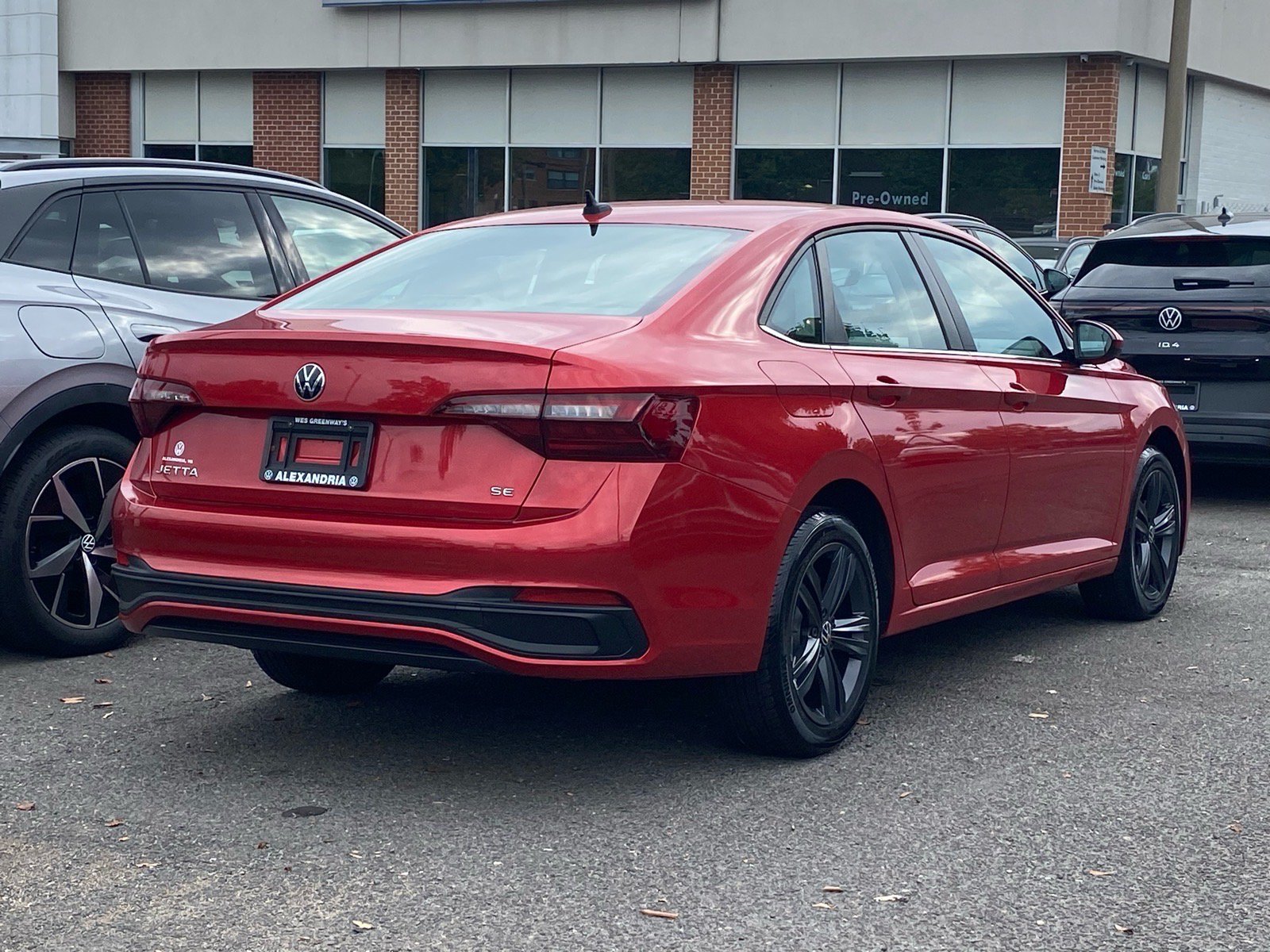 Certified 2022 Volkswagen Jetta SE w/ Panoramic Sunroof Package FWD image 3
