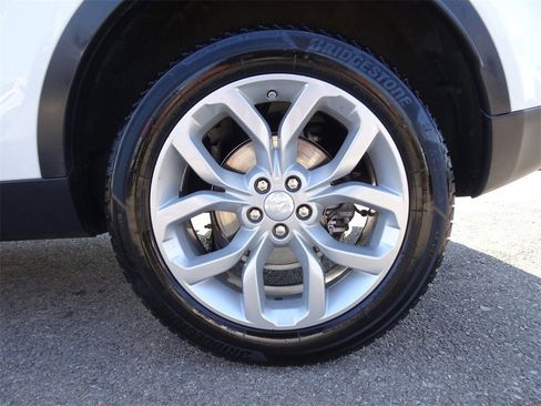 Used 2019 Land Rover Discovery Sport HSE Luxury image 25