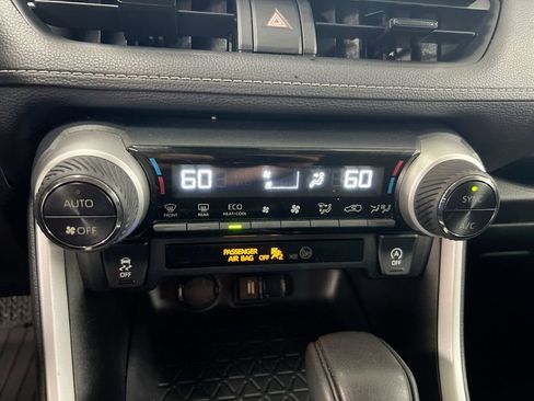 Used 2021 Toyota RAV4 XLE AWD/4WD image 16