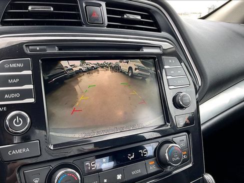 Used 2023 Nissan Maxima SL FWD image 17