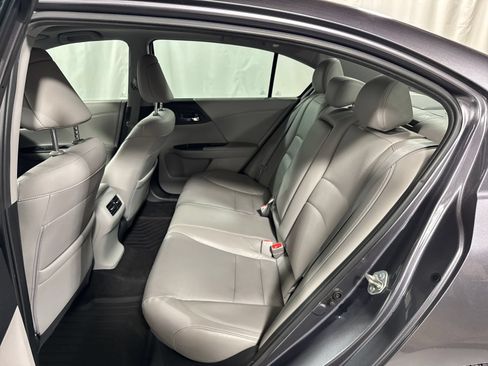 Used 2016 Honda Accord Touring image 5