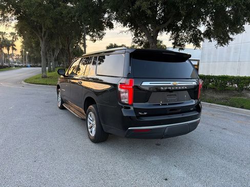 Used 2022 Chevrolet Suburban LT AWD/4WD image 3