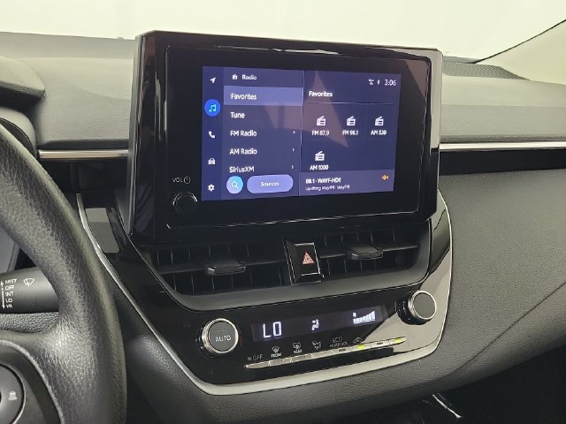 Used 2025 Toyota Corolla LE FWD image 28