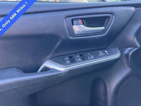 Used 2017 Toyota Camry SE image 11
