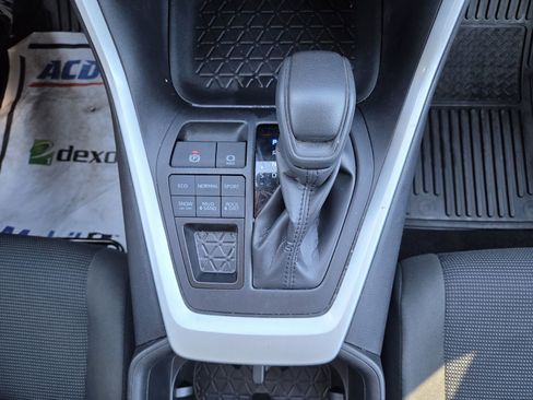 Used 2024 Toyota RAV4 LE AWD/4WD image 33