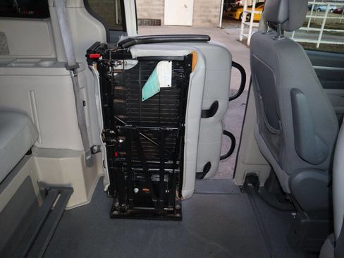 Used 2010 Dodge Grand Caravan SE w/ Climate Group image 27