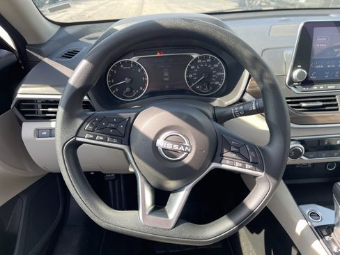 Used 2025 Nissan Altima 2.5 SV image 24