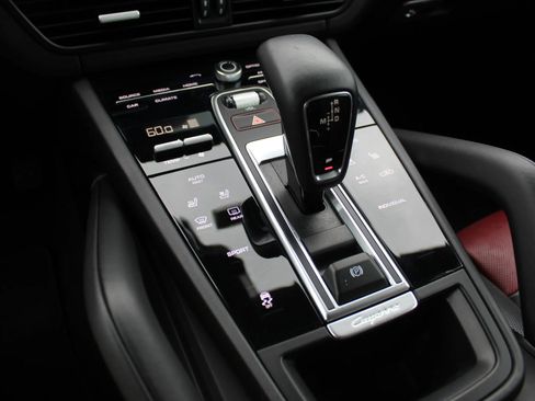 Used 2019 Porsche Cayenne AWD/4WD image 18
