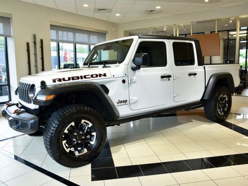 Used 2026 Jeep Gladiator Rubicon AWD/4WD image 3