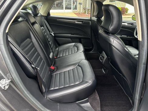 Used 2017 Ford Fusion SE w/ Fusion SE Technology Package FWD image 23