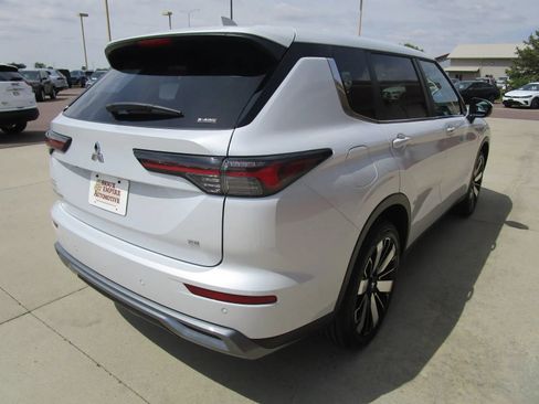 Used 2025 Mitsubishi Outlander SE AWD/4WD image 7