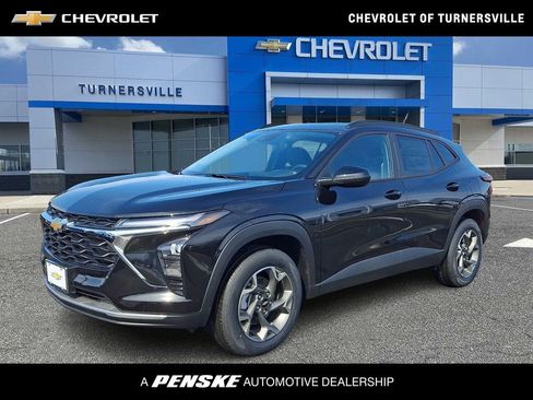 New 2026 Chevrolet Trax LT w/ Sunroof Package image 1