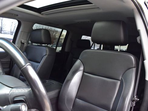 Used 2018 Chevrolet Suburban LT image 17