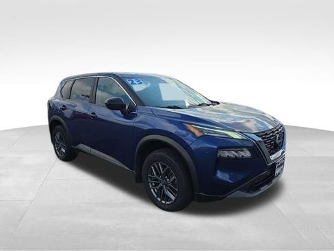 Used 2023 Nissan Rogue S AWD/4WD image 2