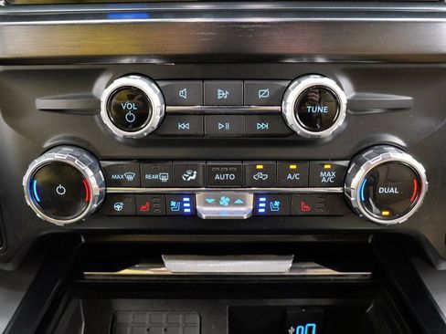 Used 2023 Ford F250 Lariat w/ Chrome Package AWD/4WD image 32