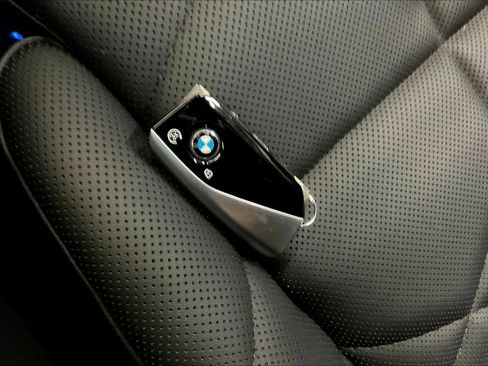 Used 2025 BMW 740i w/ Premium Package image 14