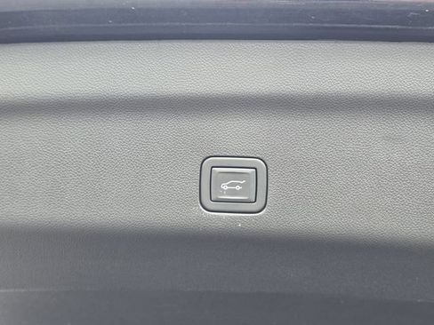 Used 2024 Chevrolet Tahoe Z71 w/ Luxury Package AWD/4WD image 33