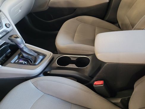 Used 2017 Hyundai Elantra SE image 26