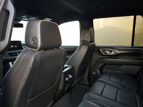 Used 2024 GMC Yukon SLT RWD image 9